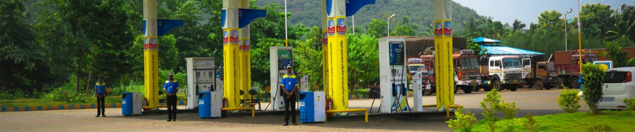 A photo of BPCL petrol pumps.