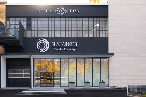 Stellantis opens Circular Economy Hub
to recycle and reuse old EVs, batteries