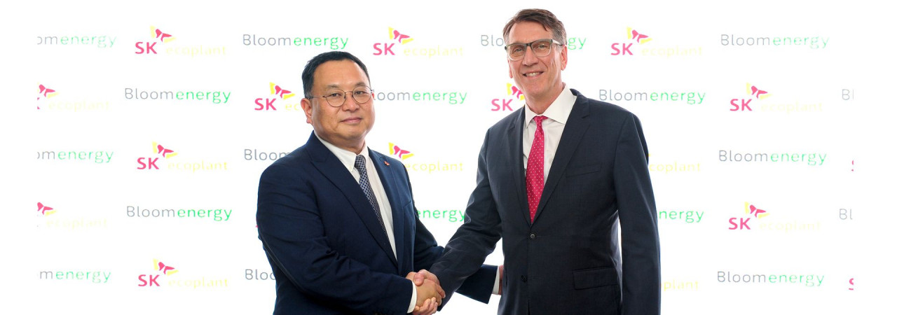 Seong Jun Bae, VP, Energy Business, SK ecoplant, and Tim Schweikert, Head of Global Sales, Bloom Energy, shake hands after signing an agreement to deploy Bloom's solid oxide electrolyzer in the Jeju Island hydrogen demonstration.